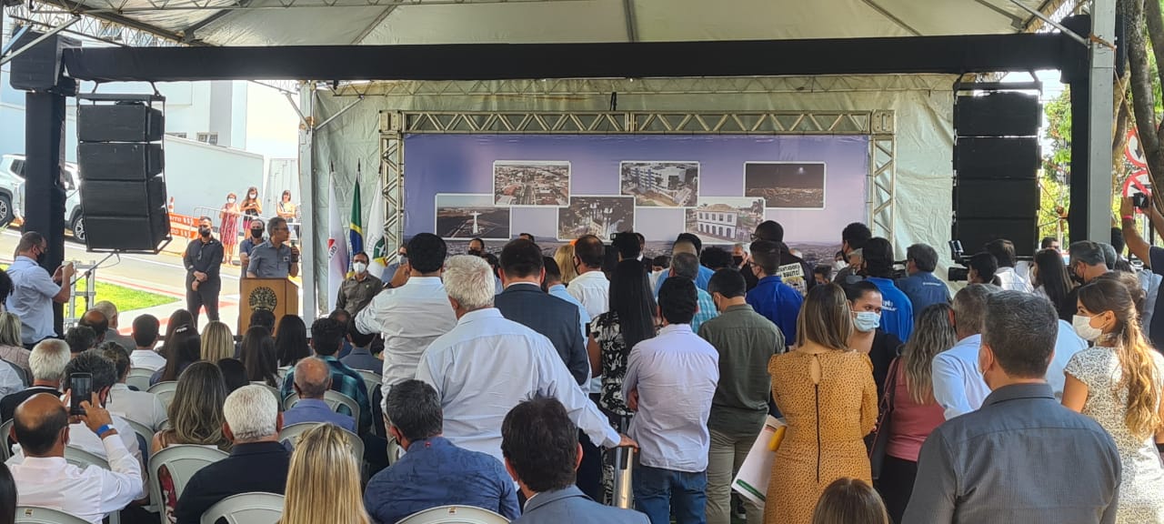 Prefeito participa de solenidade junto com o Governador Zema