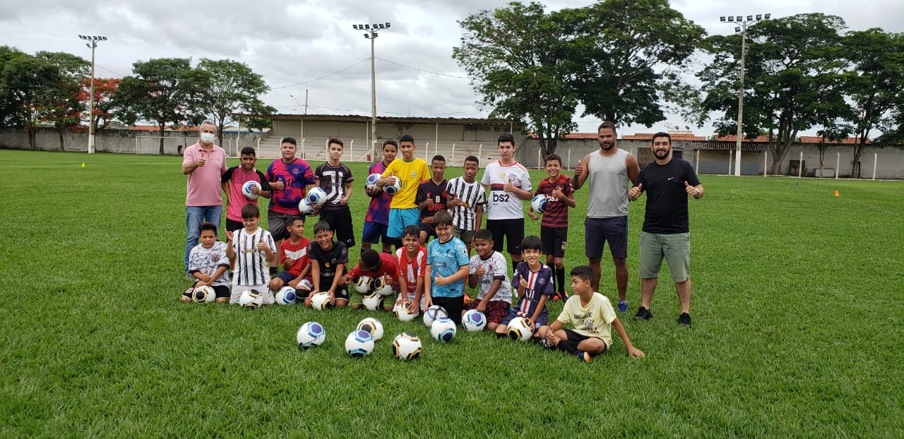 Prefeitura deu início aos trabalhos na escolinha de futebol