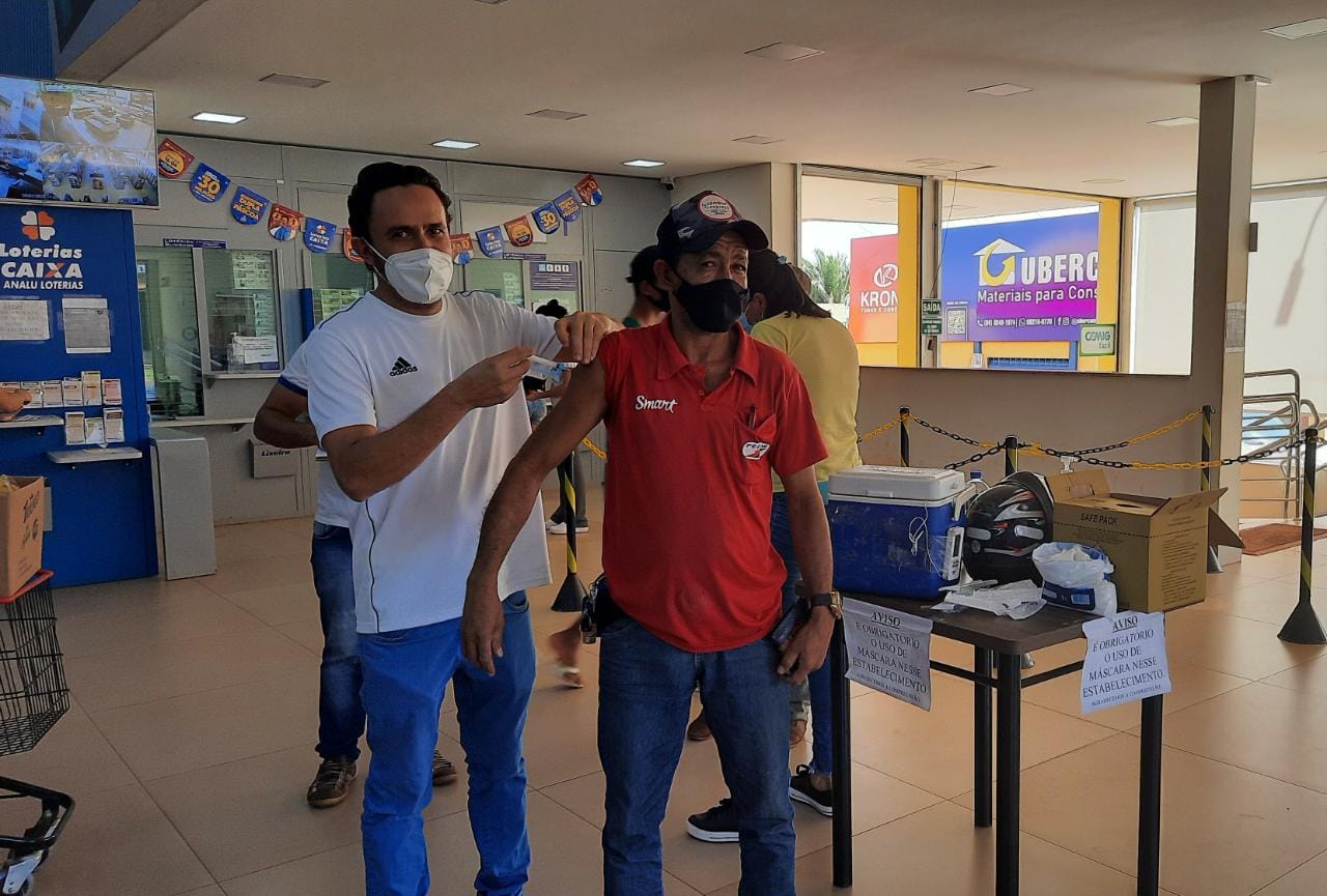 Mais de 2 mil pessoas ainda não tomaram a dose de reforço contra Covid-19