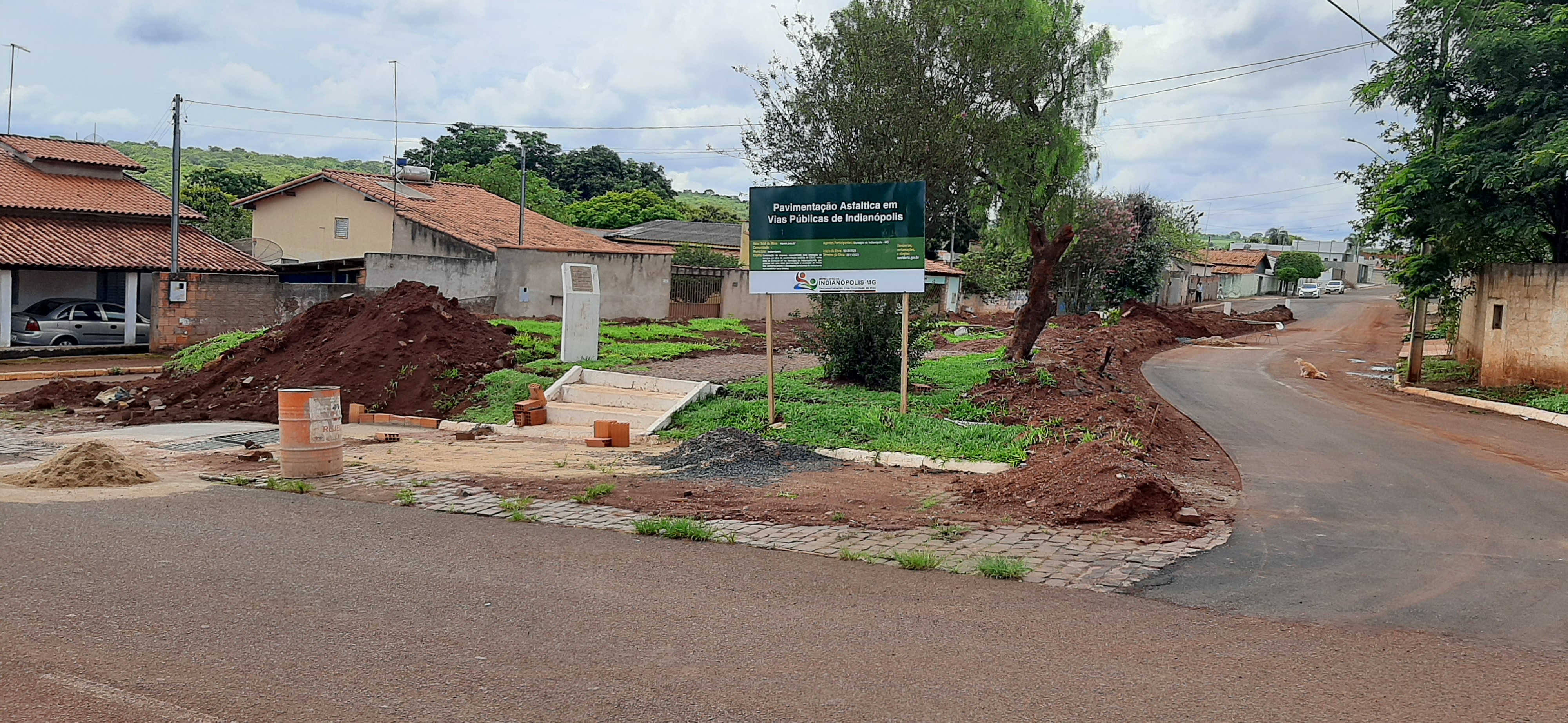 Construção da Praça Ana Alves Rangel e Playground na Praça Urias José da Silva