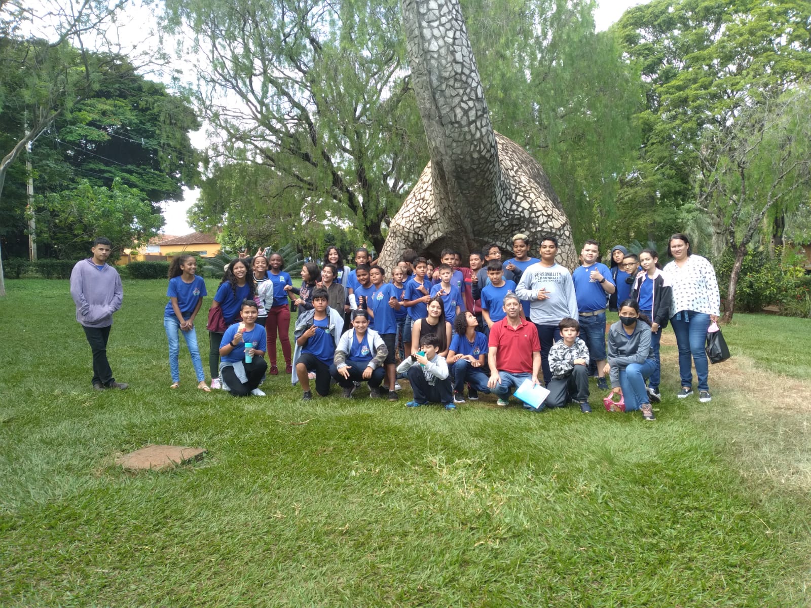 Alunos de Indianópolis visitam Museu de Peirópolis