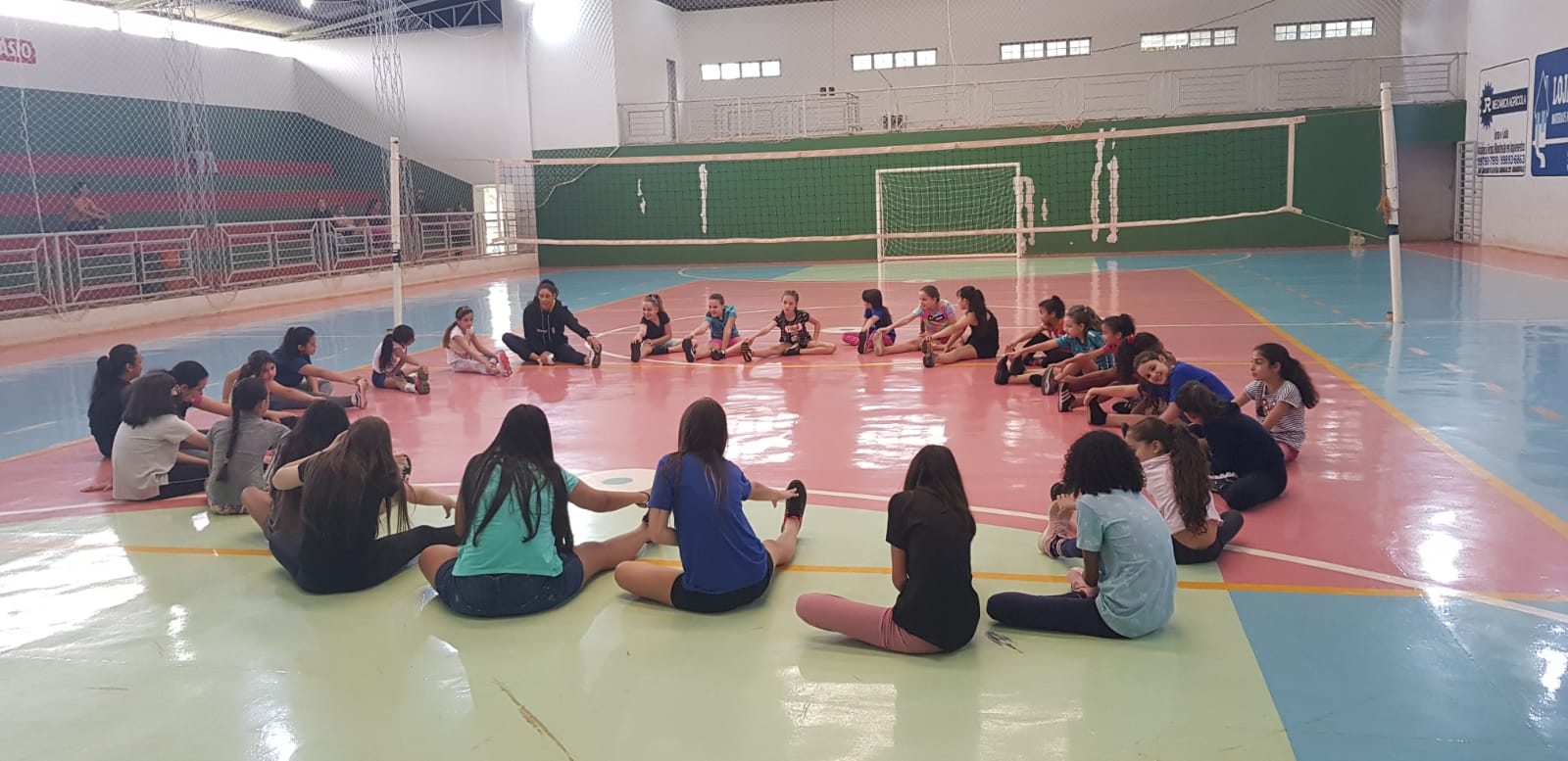 Prefeitura dá início aos treinamentos de vôlei feminino