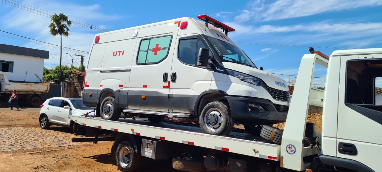 Prefeitura adquire uma nova AMBULÂNCIA UTI para Indianópolis