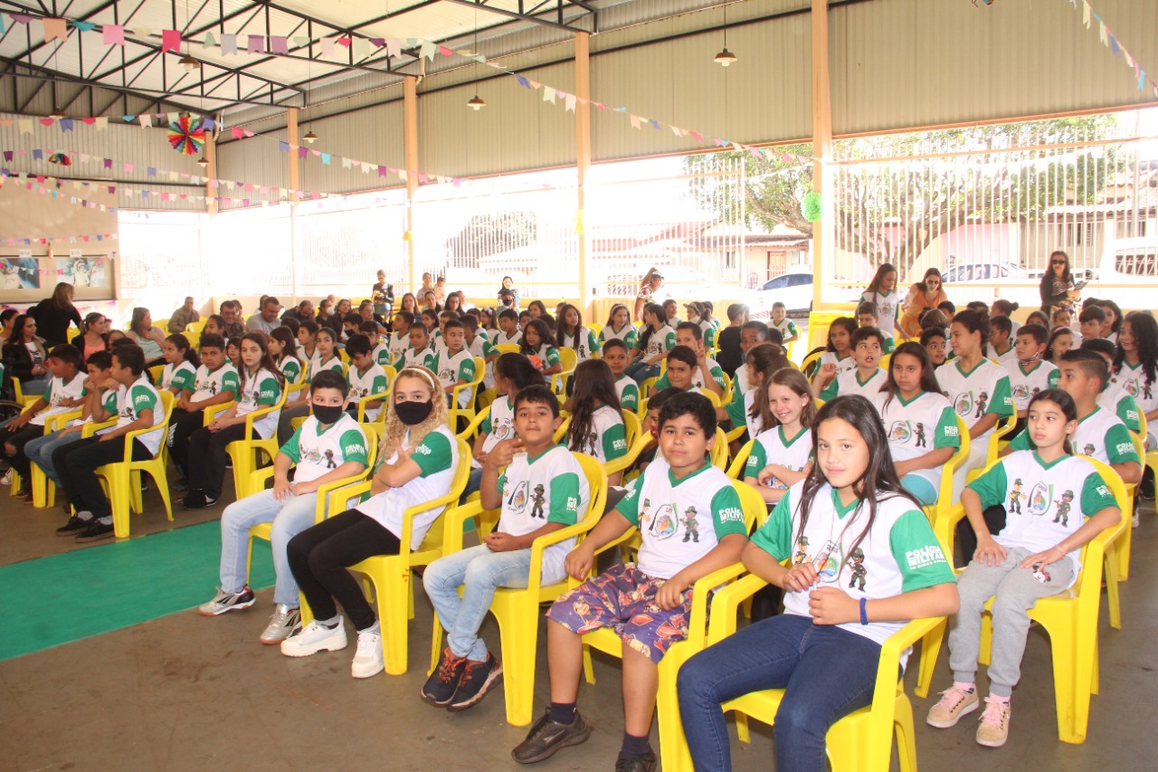 Alunos participam da solenidade de formatura do Progea em Indianópolis