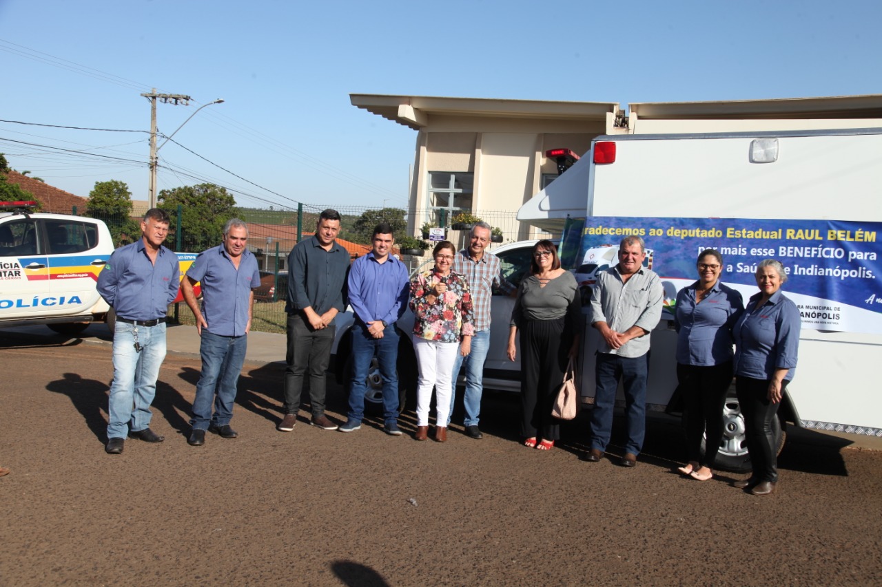Indianópolis recebe AMBULÂNCIA 4X4 e PÁ CARREGADEIRA