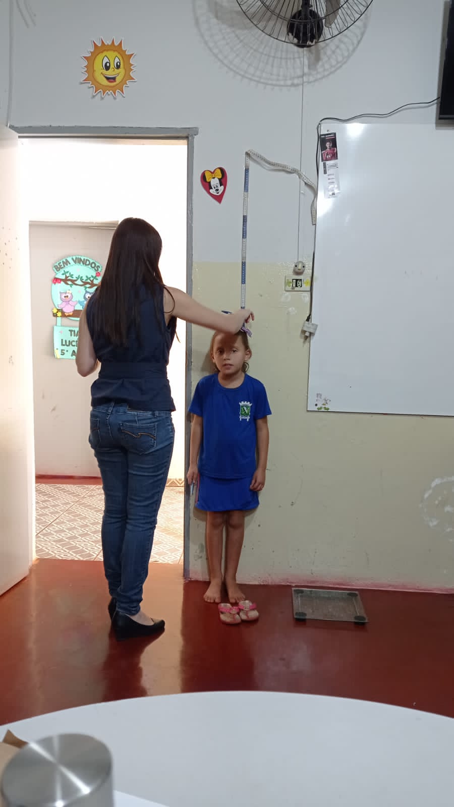 Alunos da Escola Tupiniquim tem avaliação de peso e altura