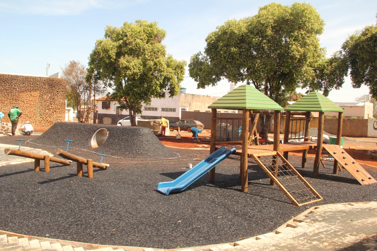 Obras do Playground e Praça Ana Alves Rangel serão entregues nas próximas semanas