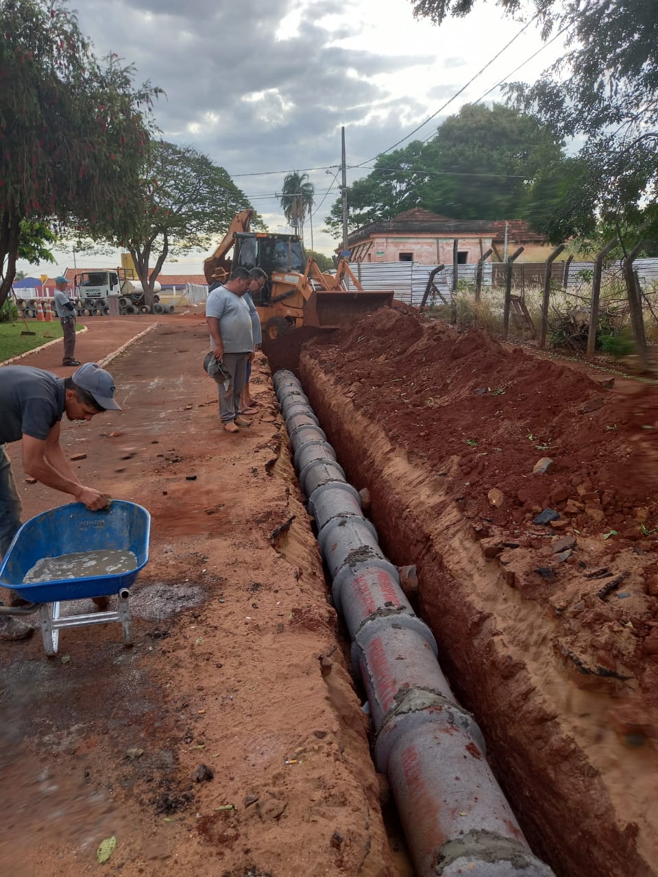 Obra de construção de Rede Pluvial na Rua Getúlio Magalhães e Rua Santa Ana