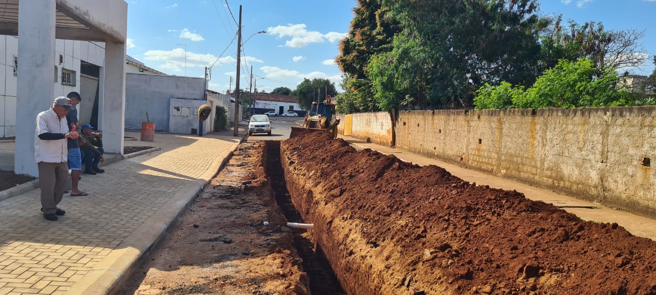 Construção de Rede Pluvial na Rua Getúlio Magalhães e Rua Santa Ana