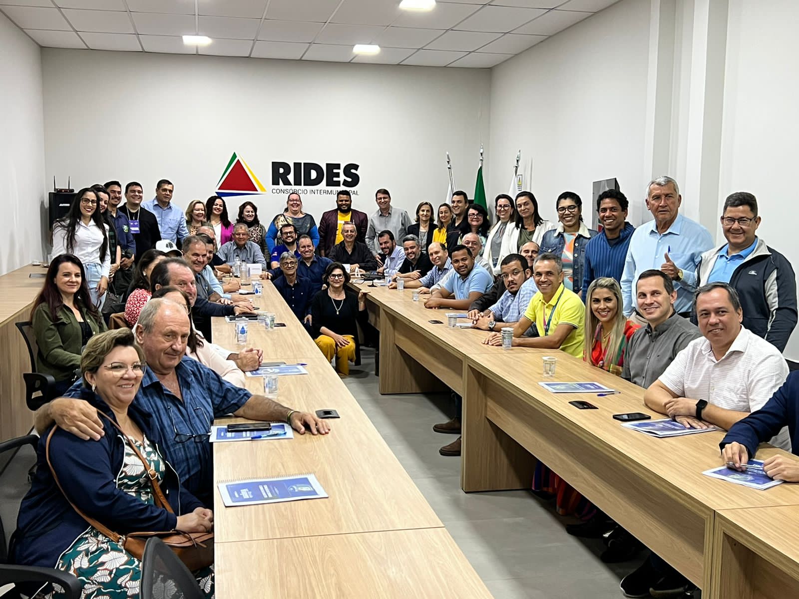 Prefeitos de Mato Grosso se reúnem com prefeitos da região