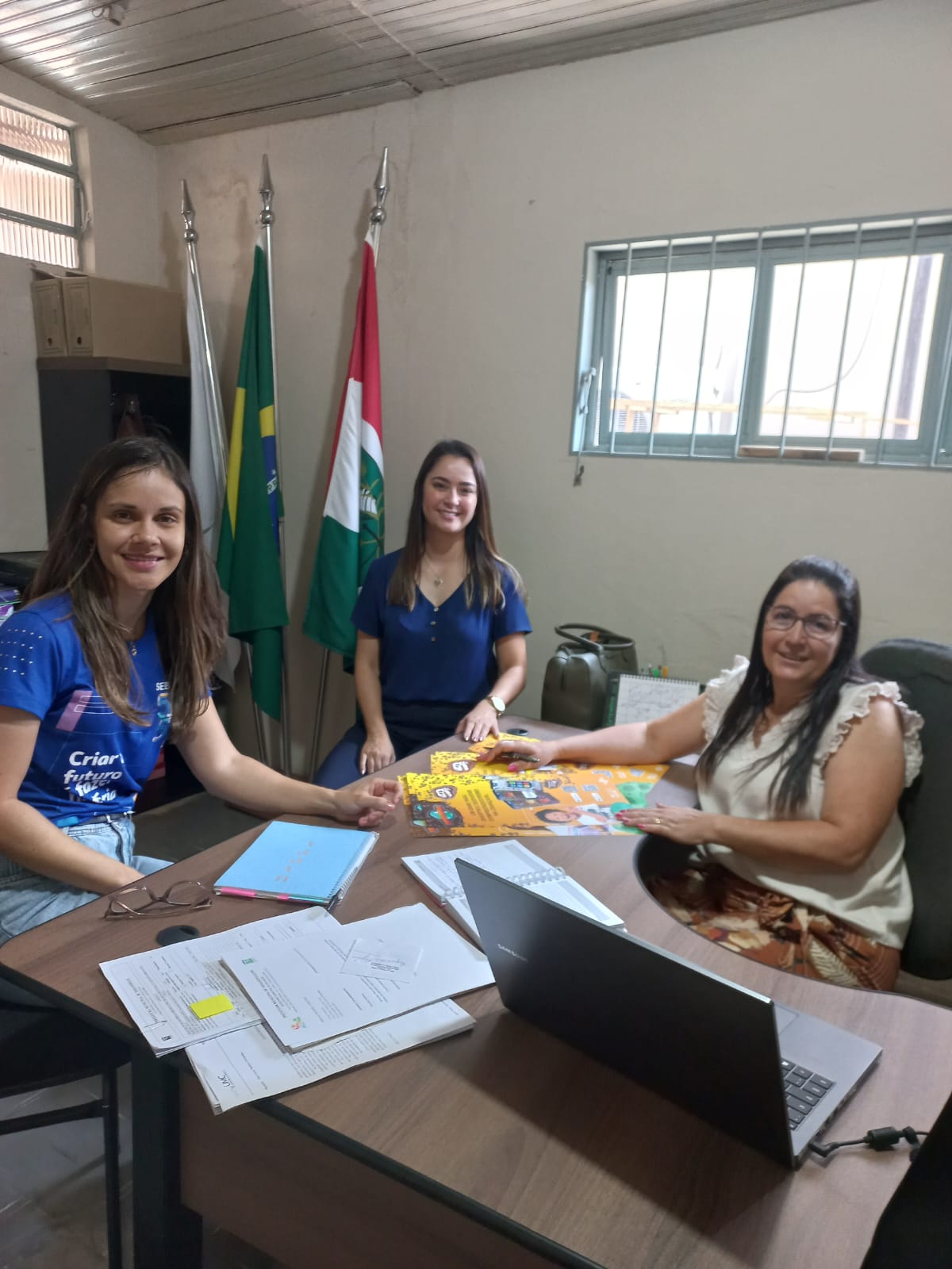 Prefeitura de Indianópolis acerta parceria com SEBRAE para empreendedorismo nas escolas