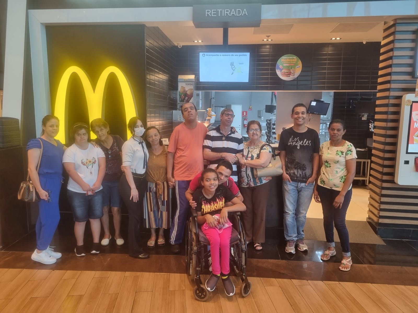 ALUNOS DA SALA ESPECIAL TIVERAM DIA DE CINEMA