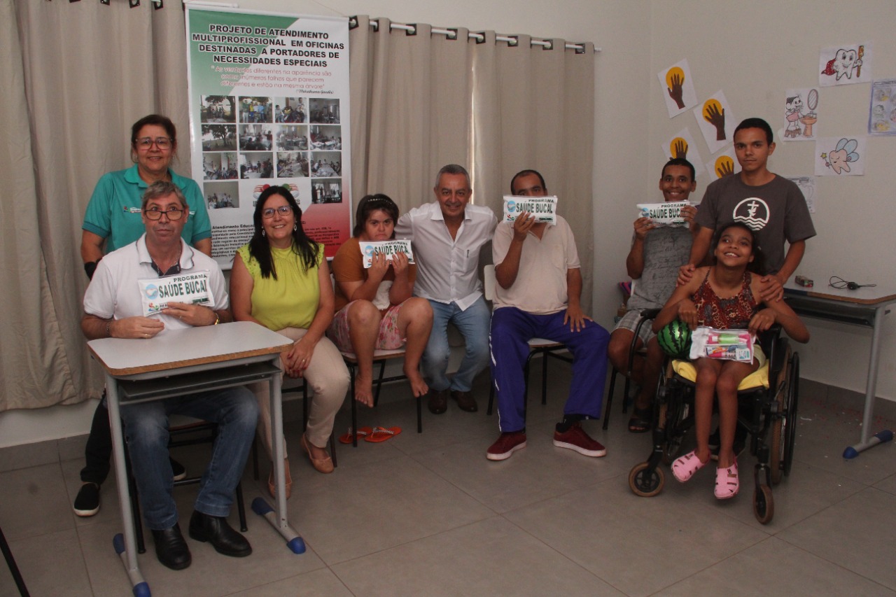 ALUNOS DA SALA ESPECIAL RECEBEM KIT SAÚDE BUCAL