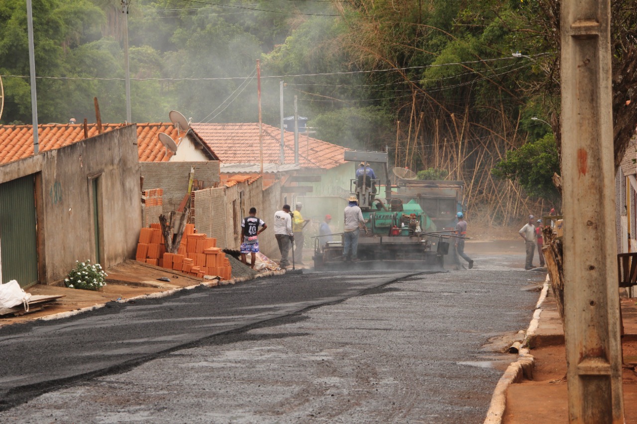 PREFEITURA ESTÁ RECAPEANDO RUAS EM INDIANÓPOLIS