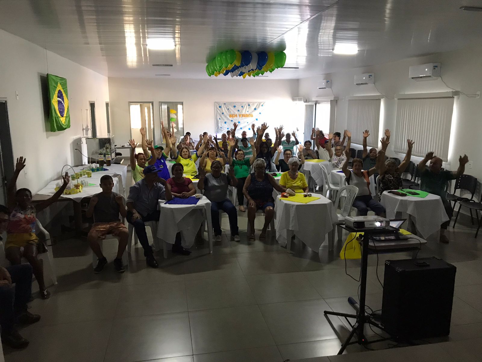 TORCIDA BRASIL NO CENTRO DE CONVIVÊNCIA