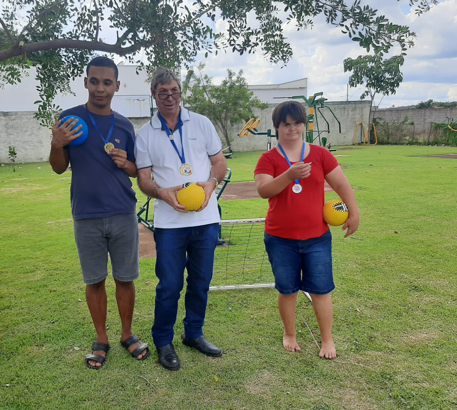 ALUNOS DA SALA ESPECIAL EM CLIMA DE COPA DO MUNDO