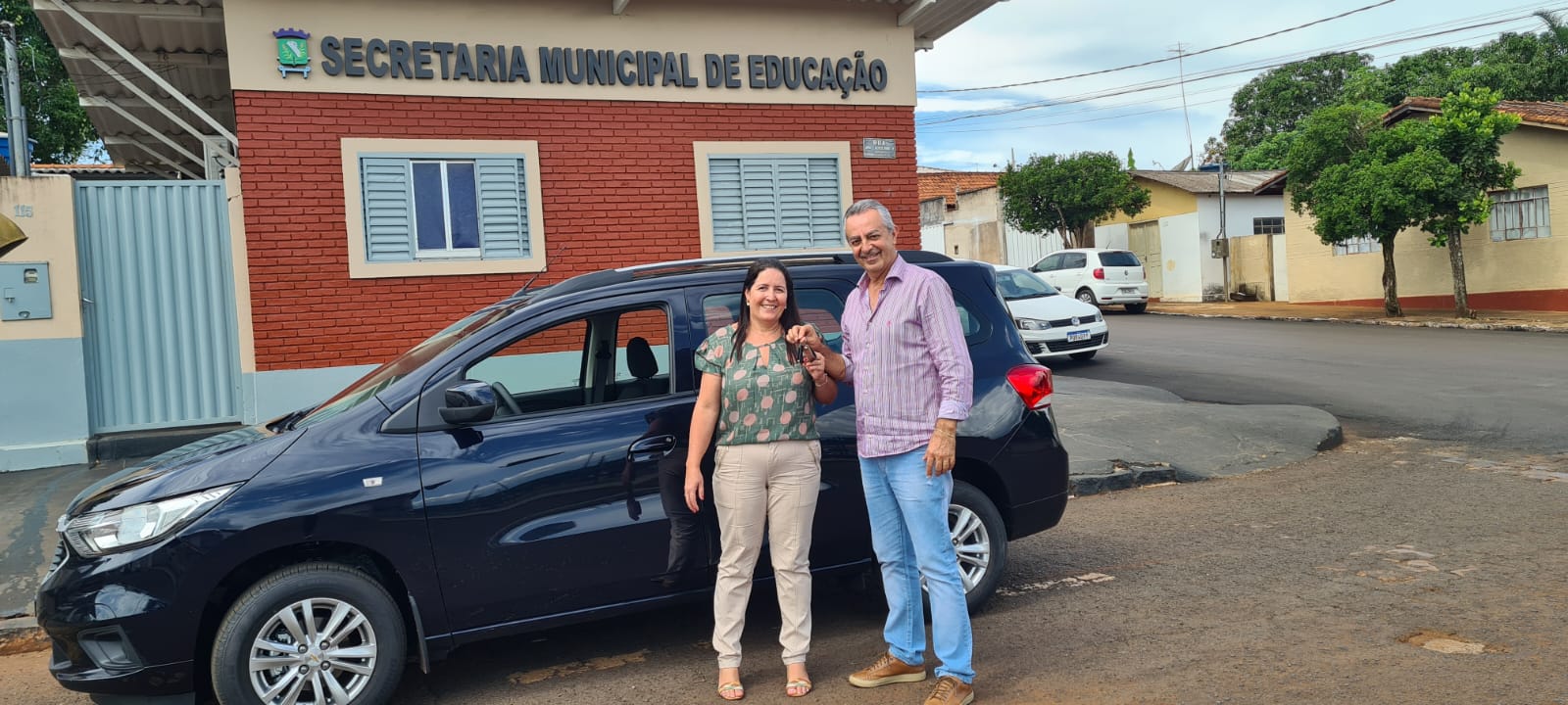 PREFEITURA ADQUIRE VEÍCULO PARA SECRETARIA DE EDUCAÇÃO