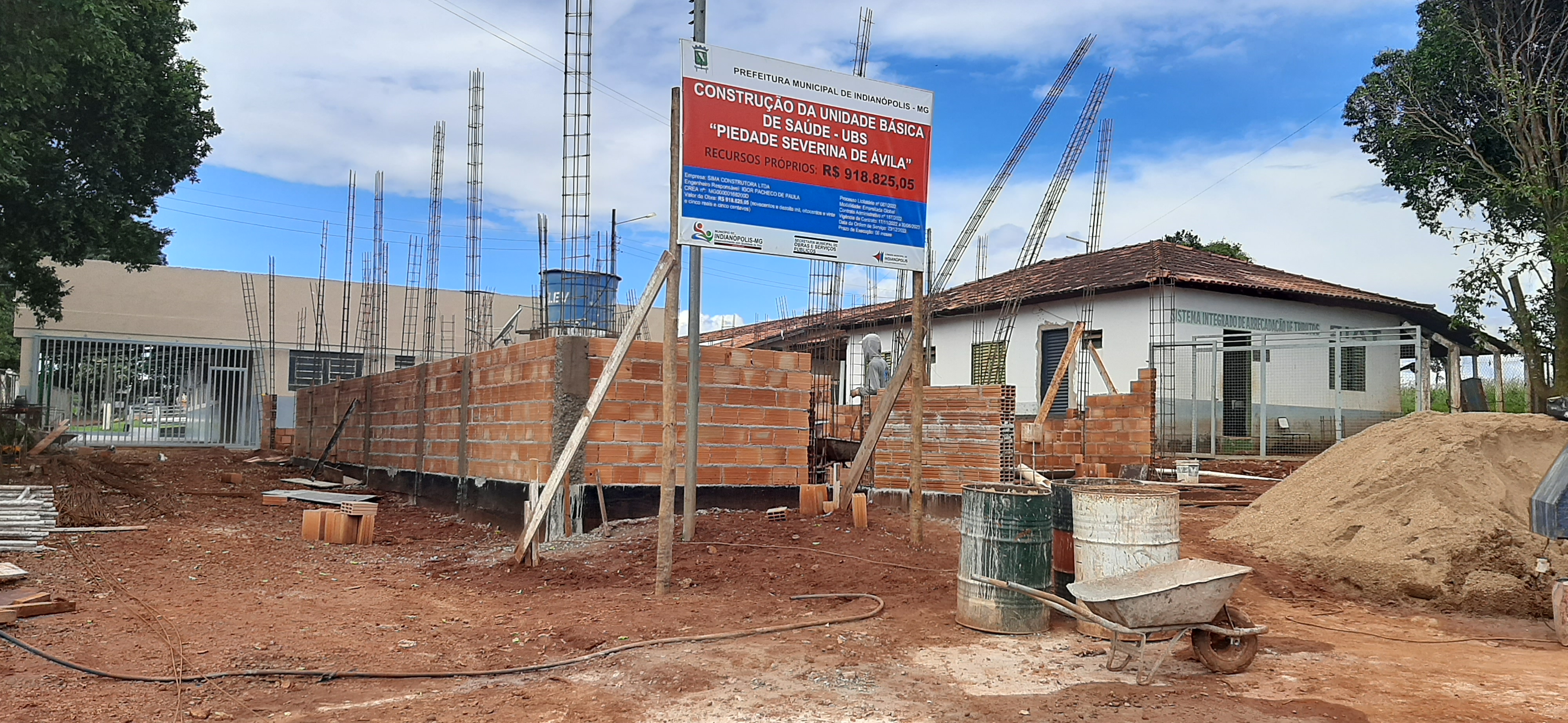 PREFEITO VISITA OBRA DA NOVA UBS NO ANGICO