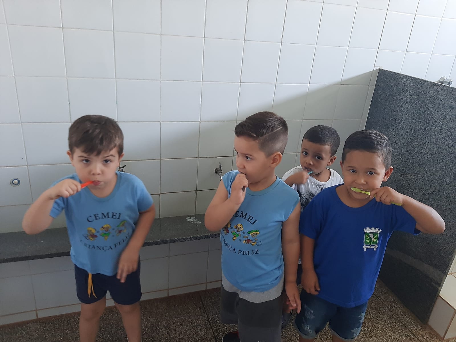 SAÚDE BUCAL NAS ESCOLAS MUNICIPAIS EM INDIANÓPOLIS