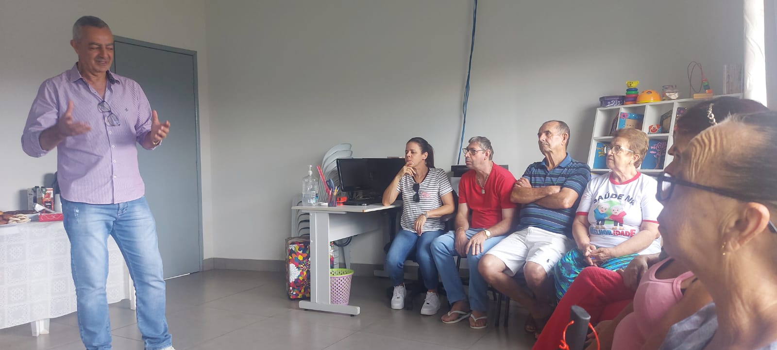 REUNIÃO COM PAIS E PROFISSIONAIS DA SALA ESPECIAL