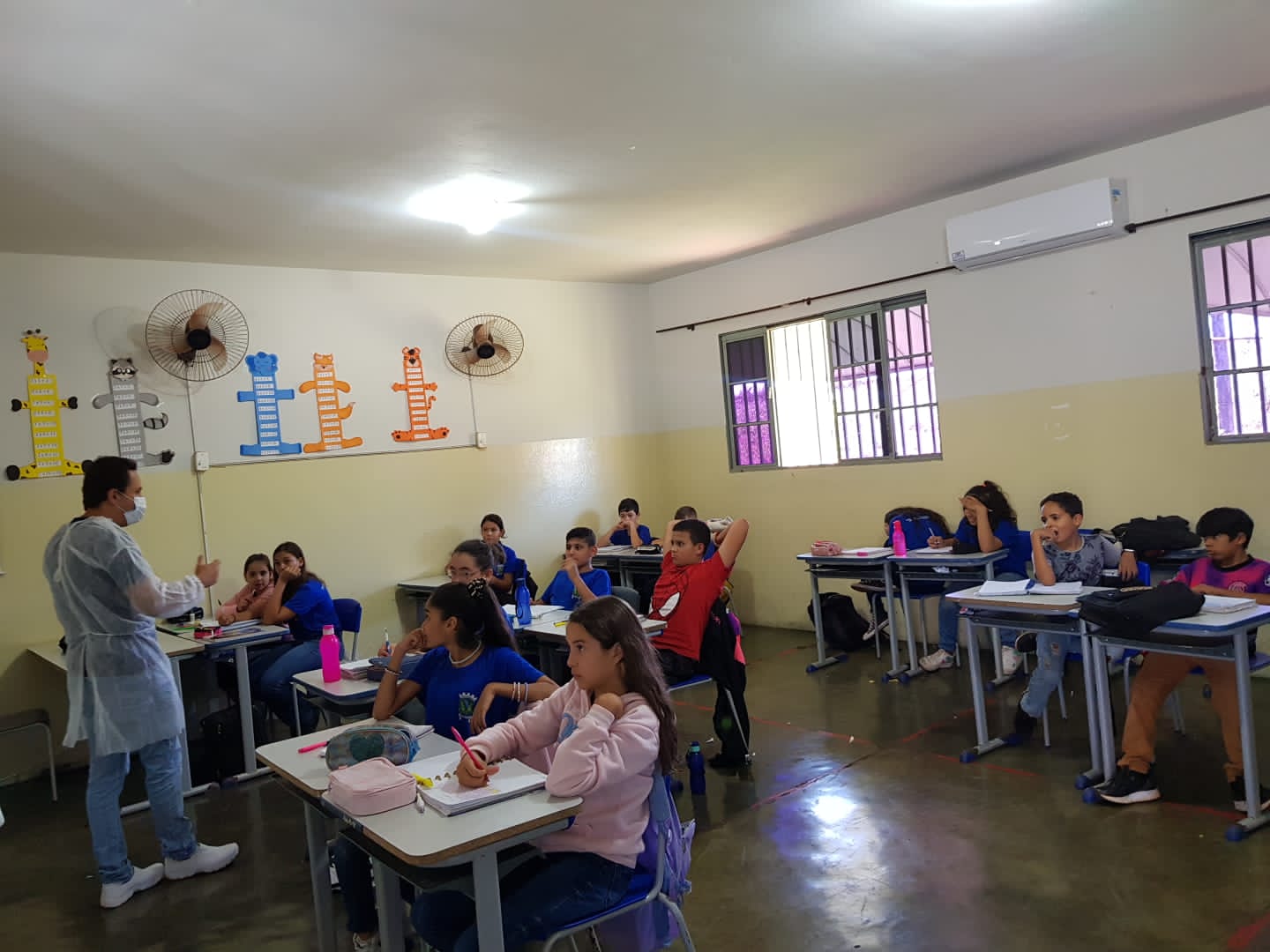 COVID É TEMA DE PALESTRA NAS ESCOLAS EM INDIANÓPOLIS