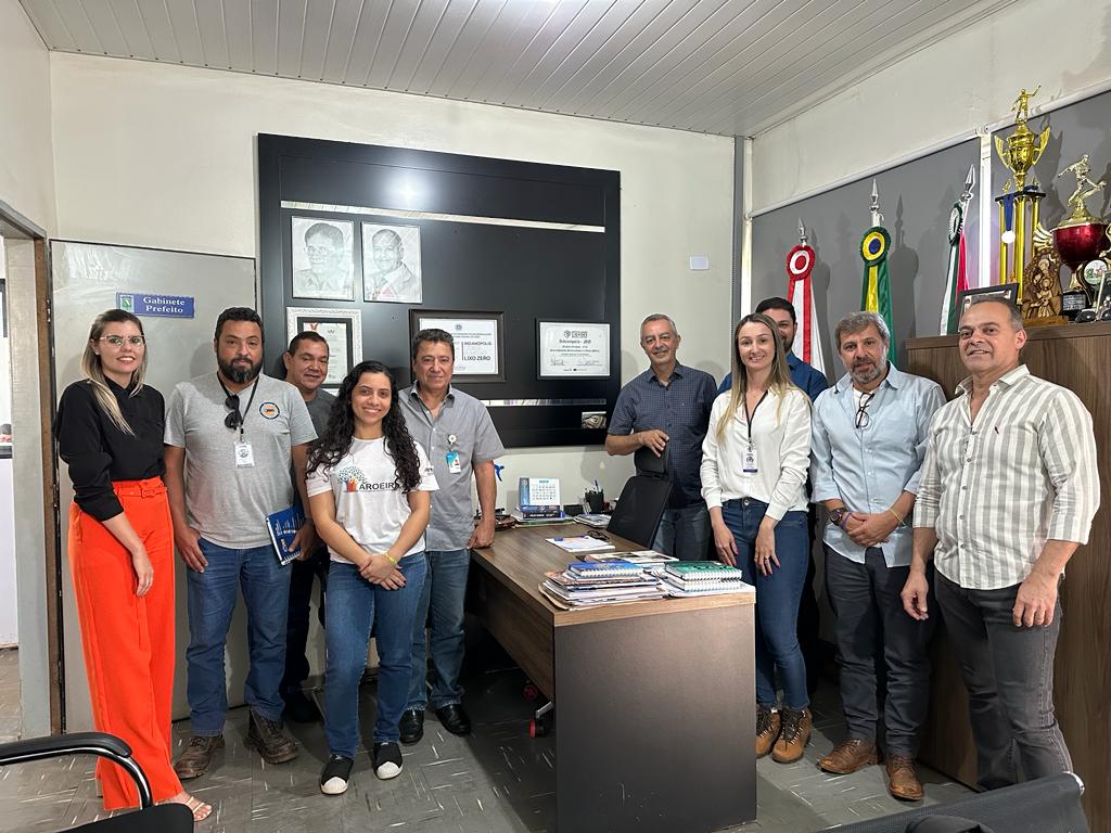 DESTINAÇÃO DE RESÍDUOS FOI TEMA DE VISITA AO MUNICÍPIO DE INDIANÓPOLIS