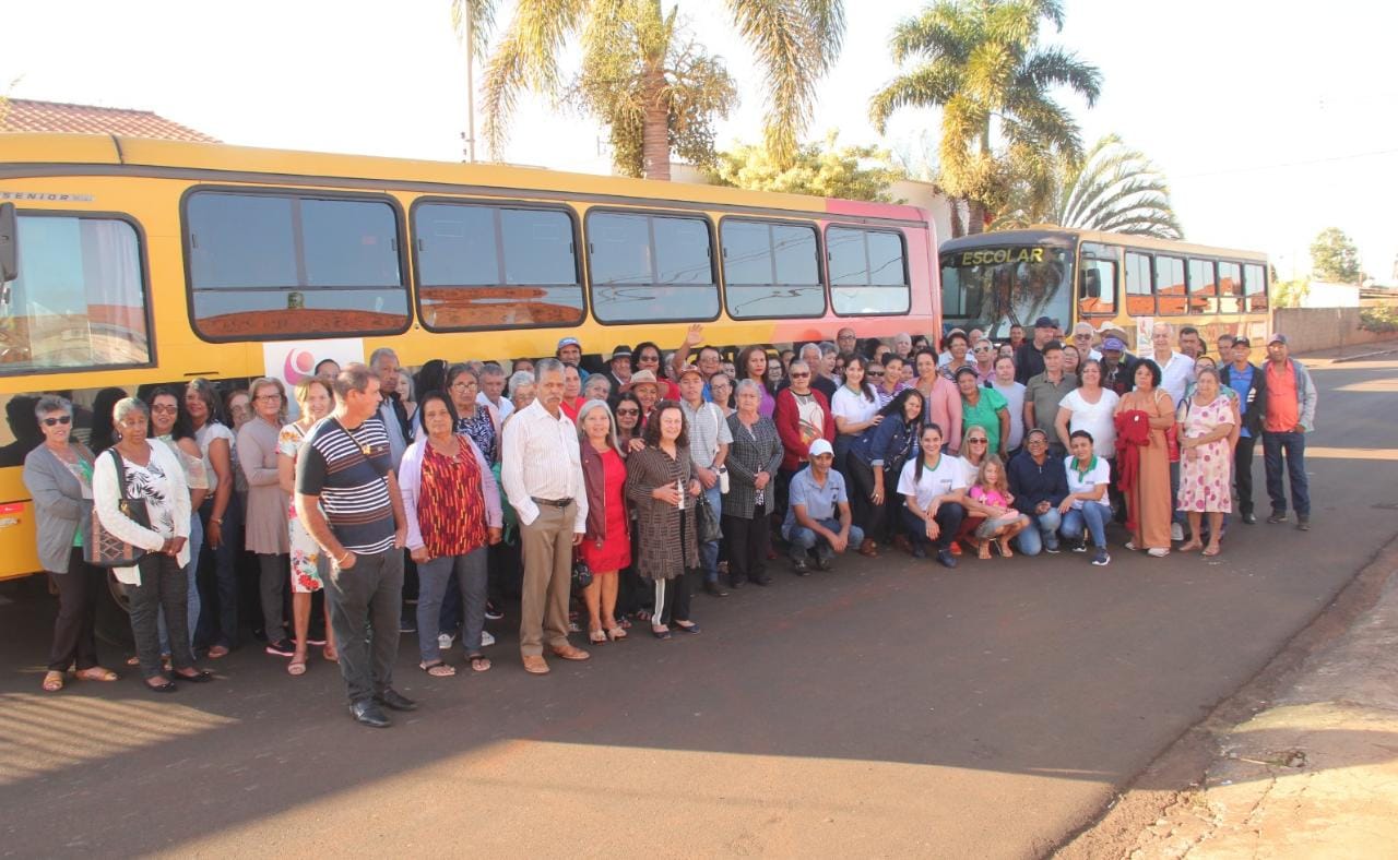 GRUPO DA MELHOR IDADE DE INDIANÓPOLIS NAS FESTIVIDADES EM ROMARIA