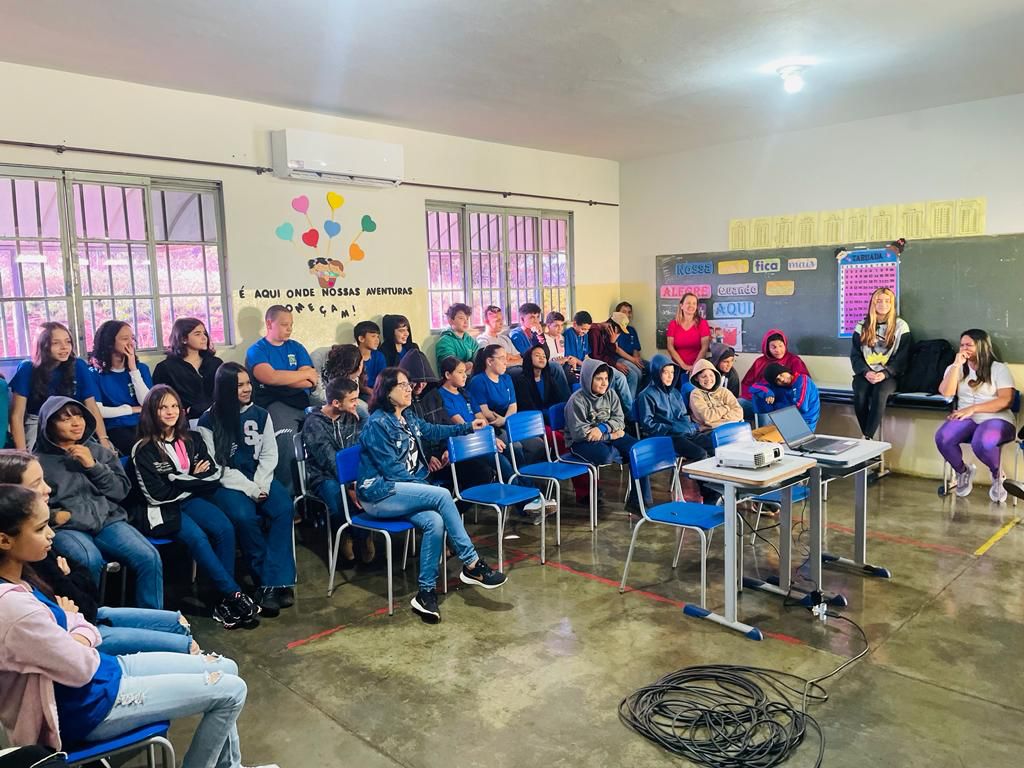 ESTUDANTES UNIVERSITÁRIOS REALIZAM AÇÃO SOBRE ALIMENTAÇÃO E PREVENÇÃO À OBESIDADE