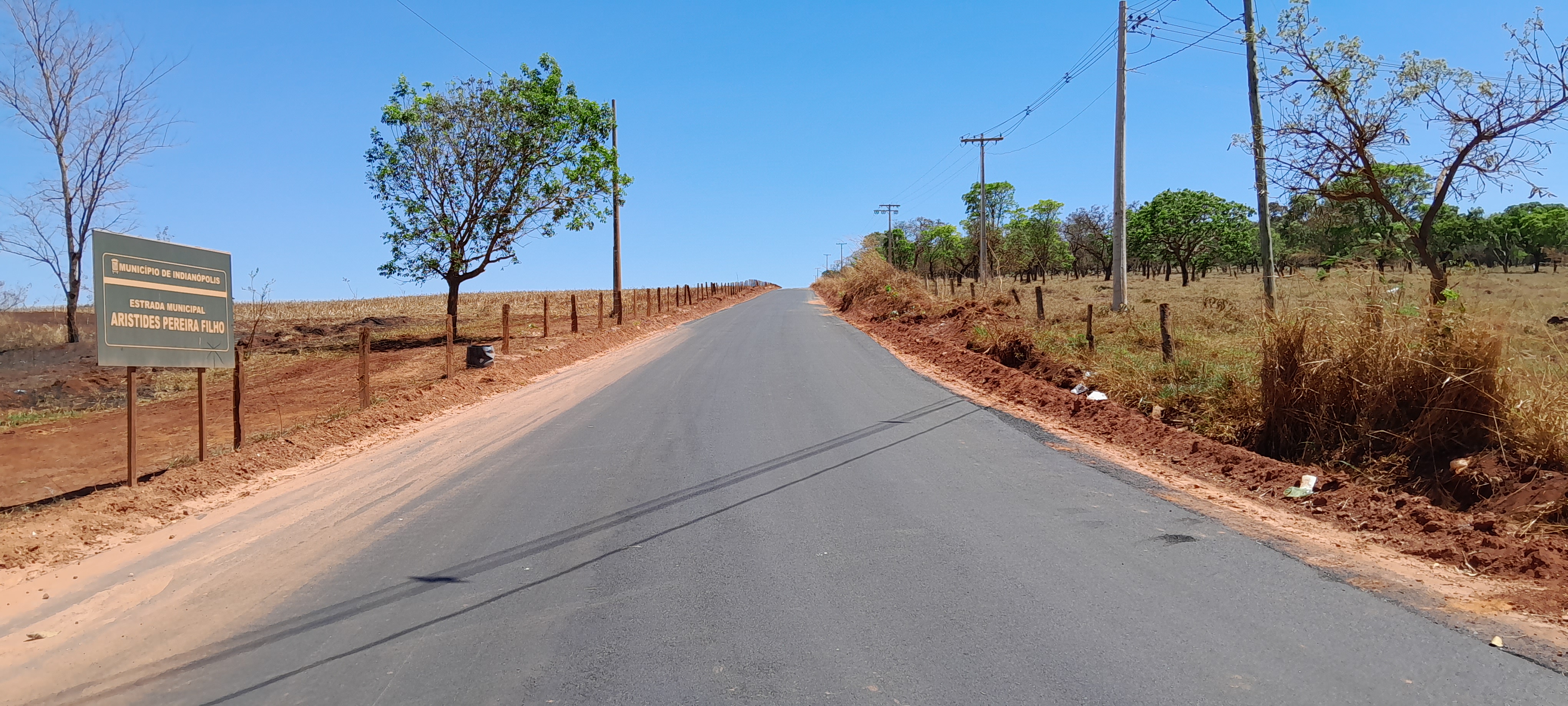 ESTRADA ARISTIDES PEREIRA FILHO COM 1 KM ASFALTADO