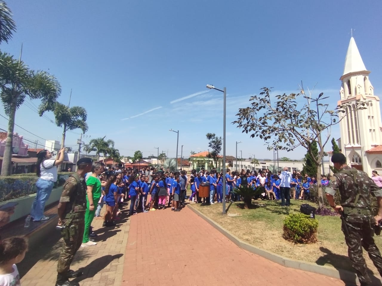 ATIVIDADE CÍVICO ESCOLAR EM INDIANÓPOLIS