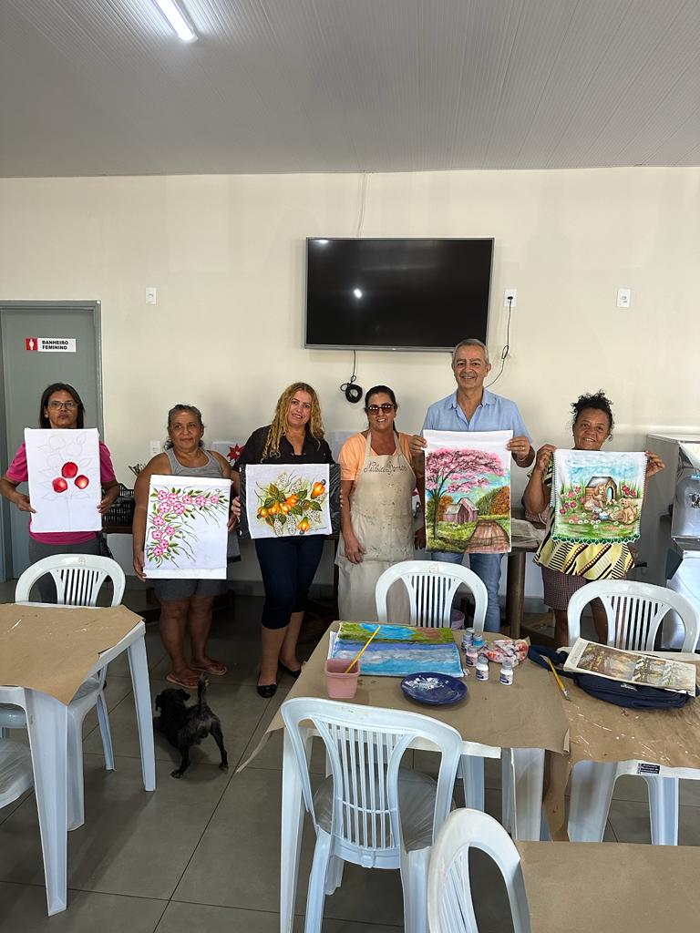 PREFEITO VISITA PROJETOS SOCIAIS E EDUCACIONAIS