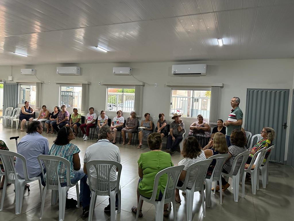 SAÚDE PROMOVE ENCONTRO COM A MELHOR IDADE EM INDIANÓPOLIS