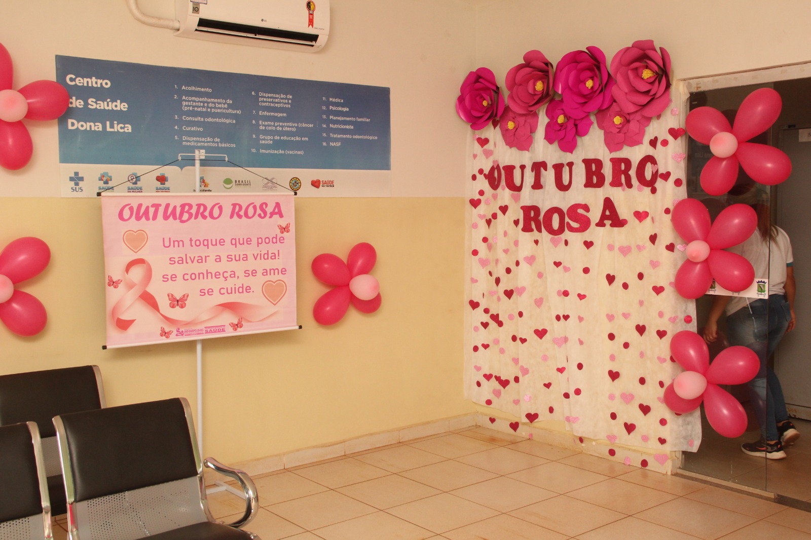 AÇÃO DE SAÚDE NO OUTUBRO ROSA EM INDIANÓPOLIS