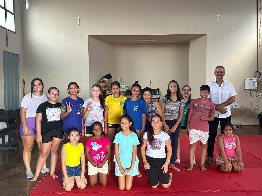 PREFEITO VISITA OFICINA DE DANÇA