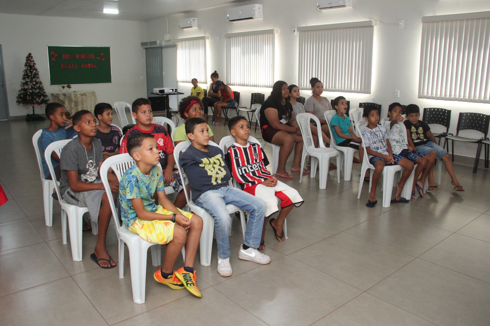 CINEMINHA DE NATAL PARA GRUPOS DE CRIANÇAS