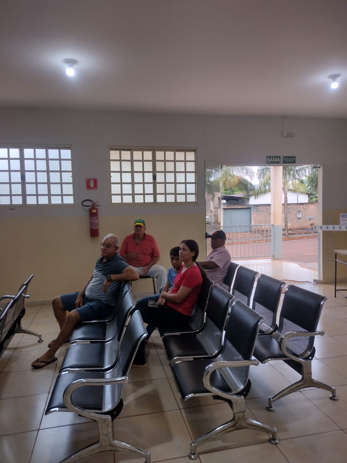 SALA DE ESPERA NO PSF ALEX FERNANDES