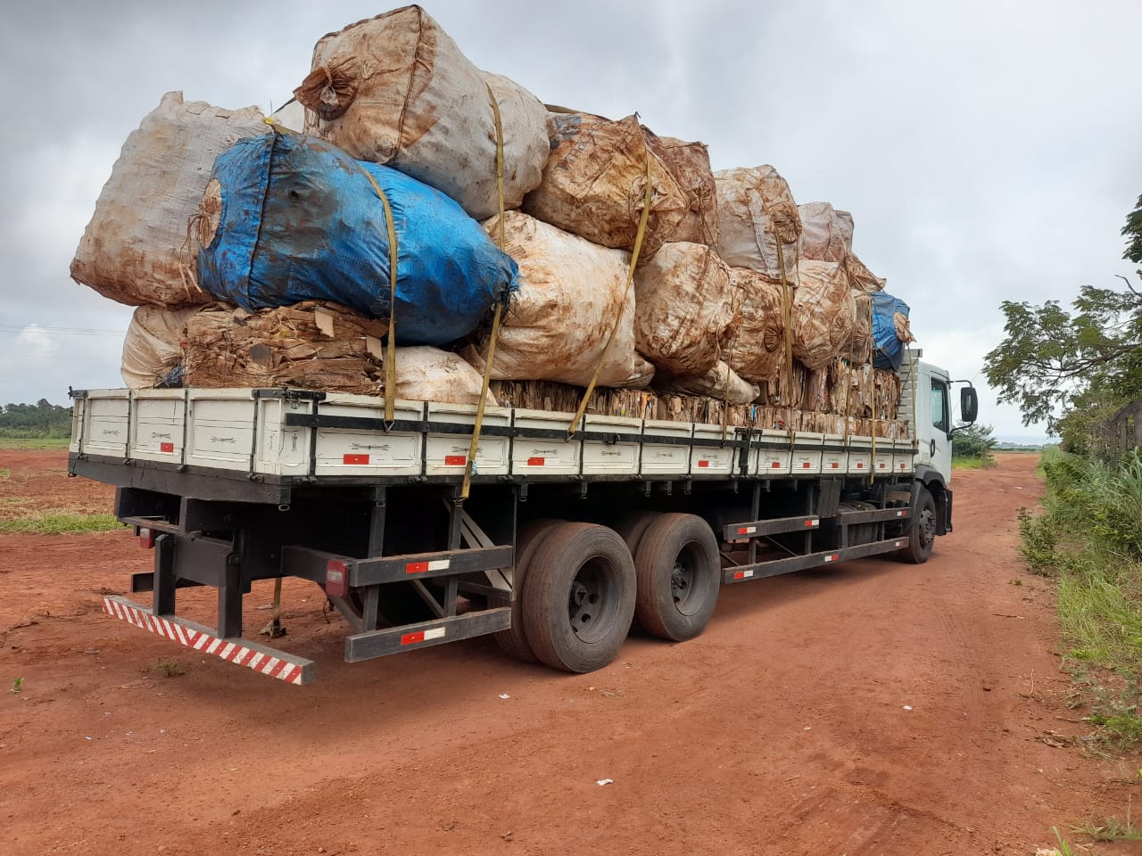 MAIS UMA CARGA DE MATERIAL PARA RECICLAGEM EM INDIANÓPOLIS