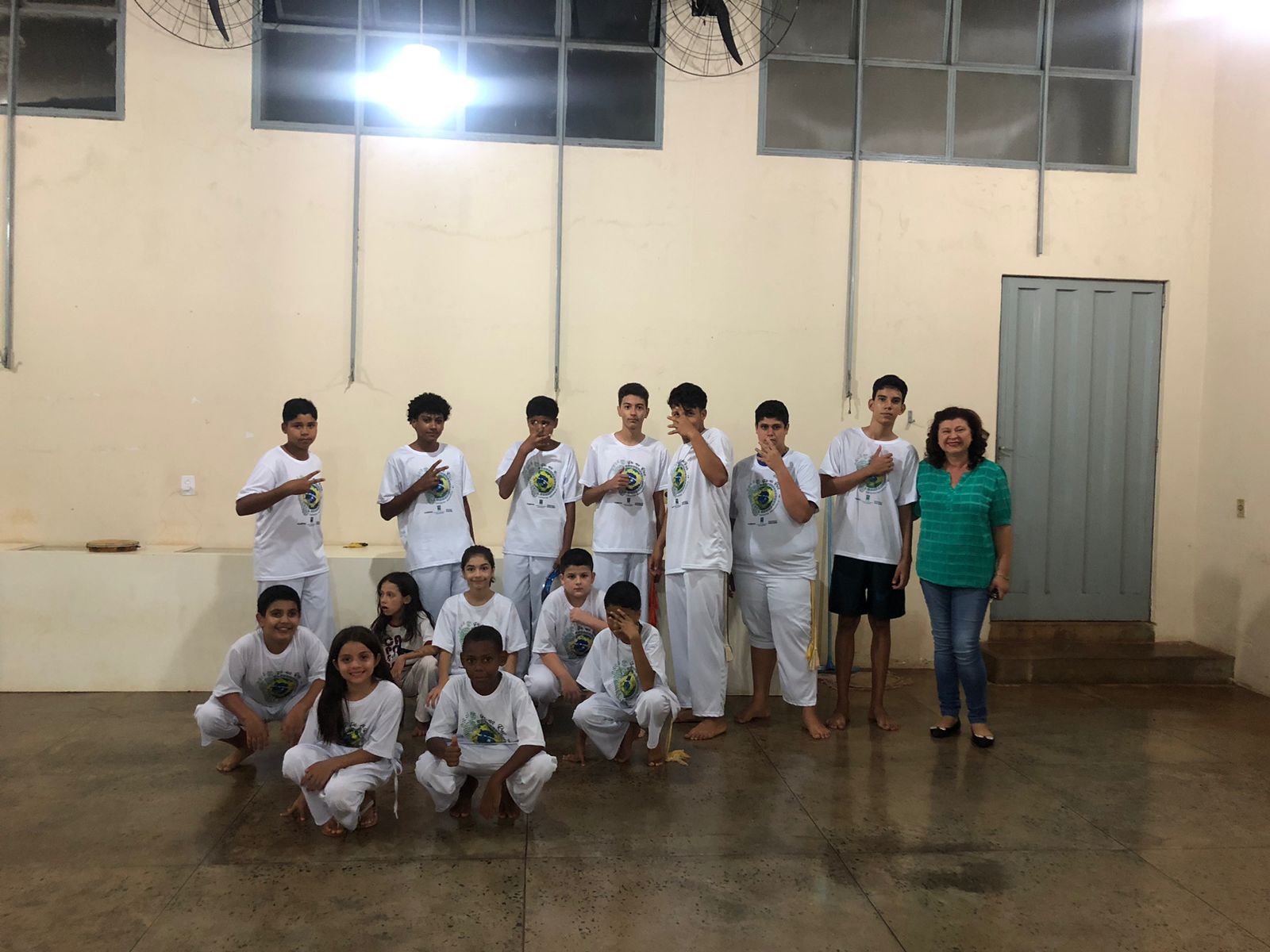 PREFEITURA ENTREGA UNIFORMES PARA ALUNOS DA CAPOEIRA