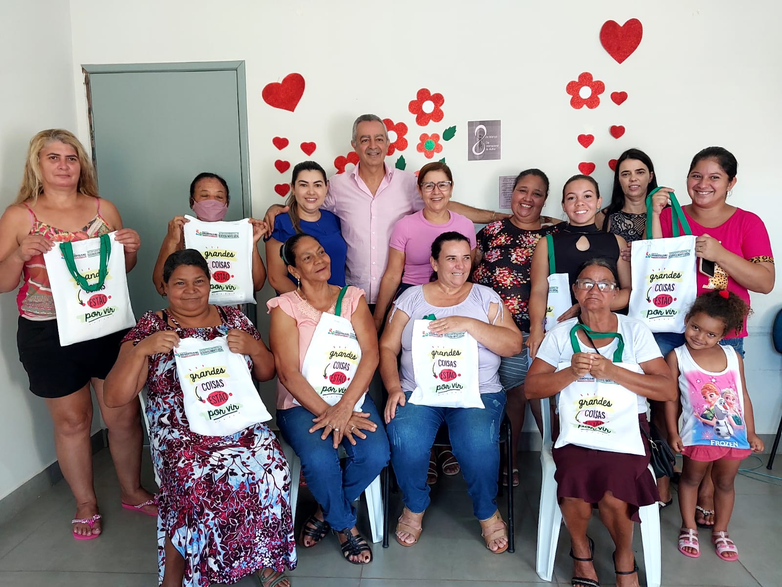 SOCIAL PRESTA HOMENAGEM ÀS MULHERES