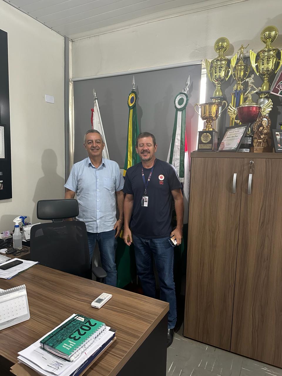 PREFEITO SE REÚNE COM DIRETOR DO SAMU