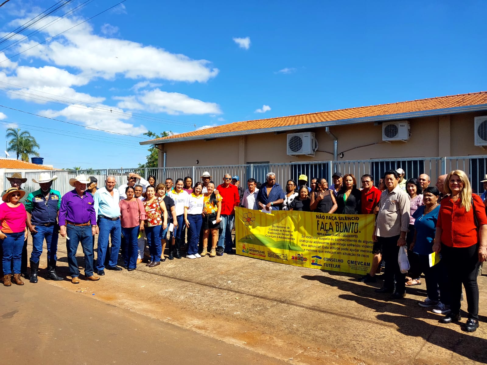 ATIVIDADE REALIZADA COM IDOSOS PARTICIPANTES NO CENTRO DE CONVIVÊNCIA DA TERCEIRA IDADE