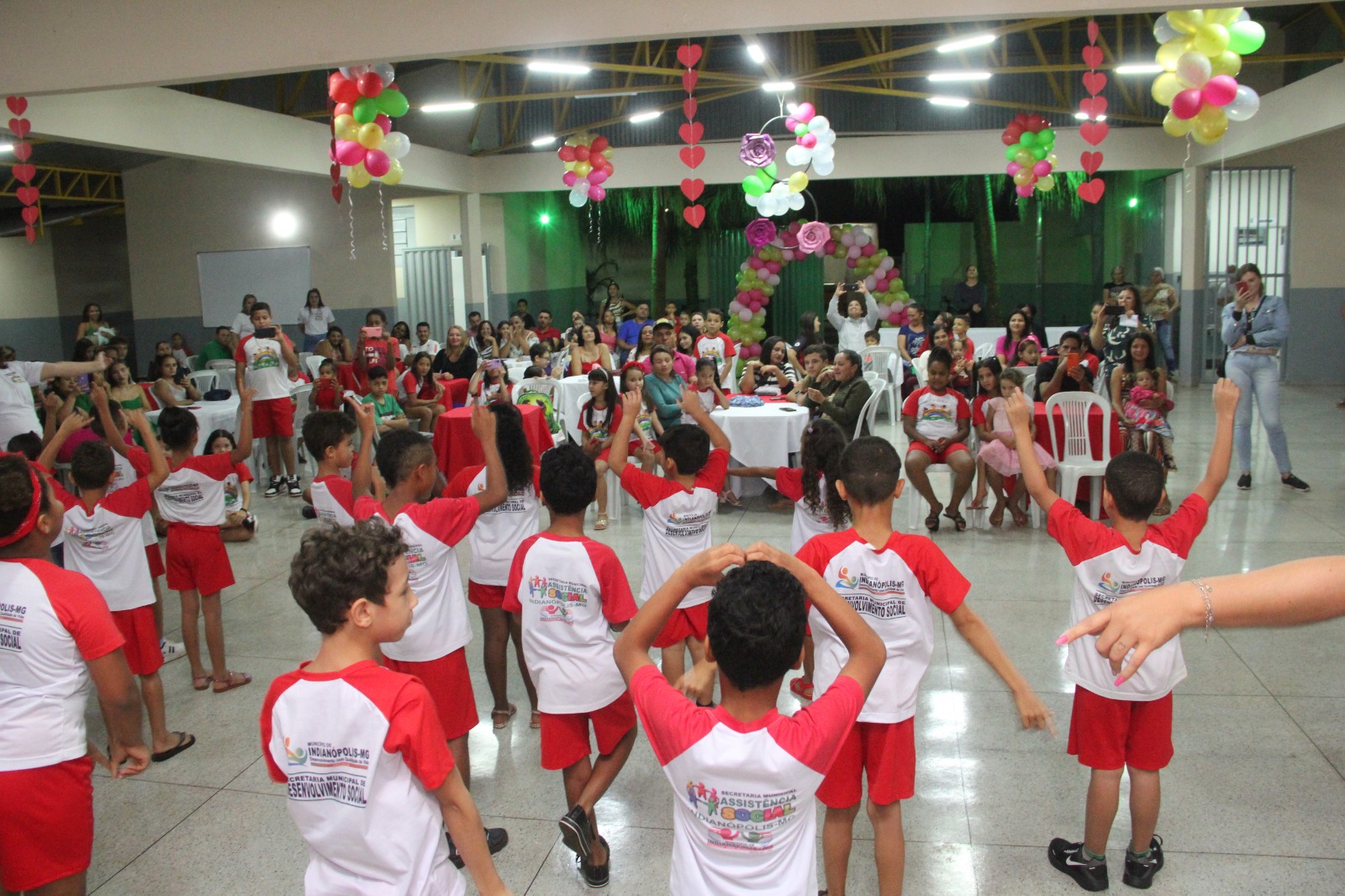 DIA DAS MÃES NO CENTRO DE MÚLTIPLO USO