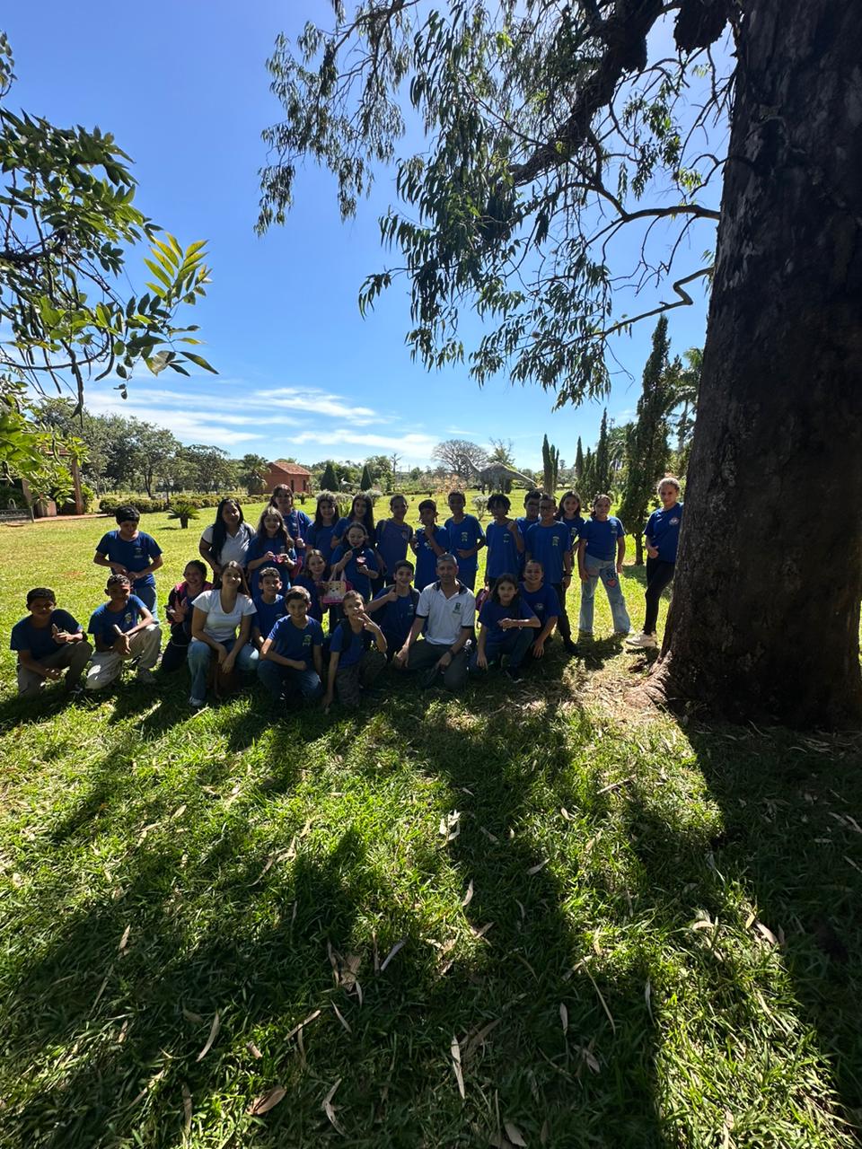 ALUNOS DA ESCOLA MUNICIPAL DE INDIANÓPOLIS EM PEIRÓPOLIS