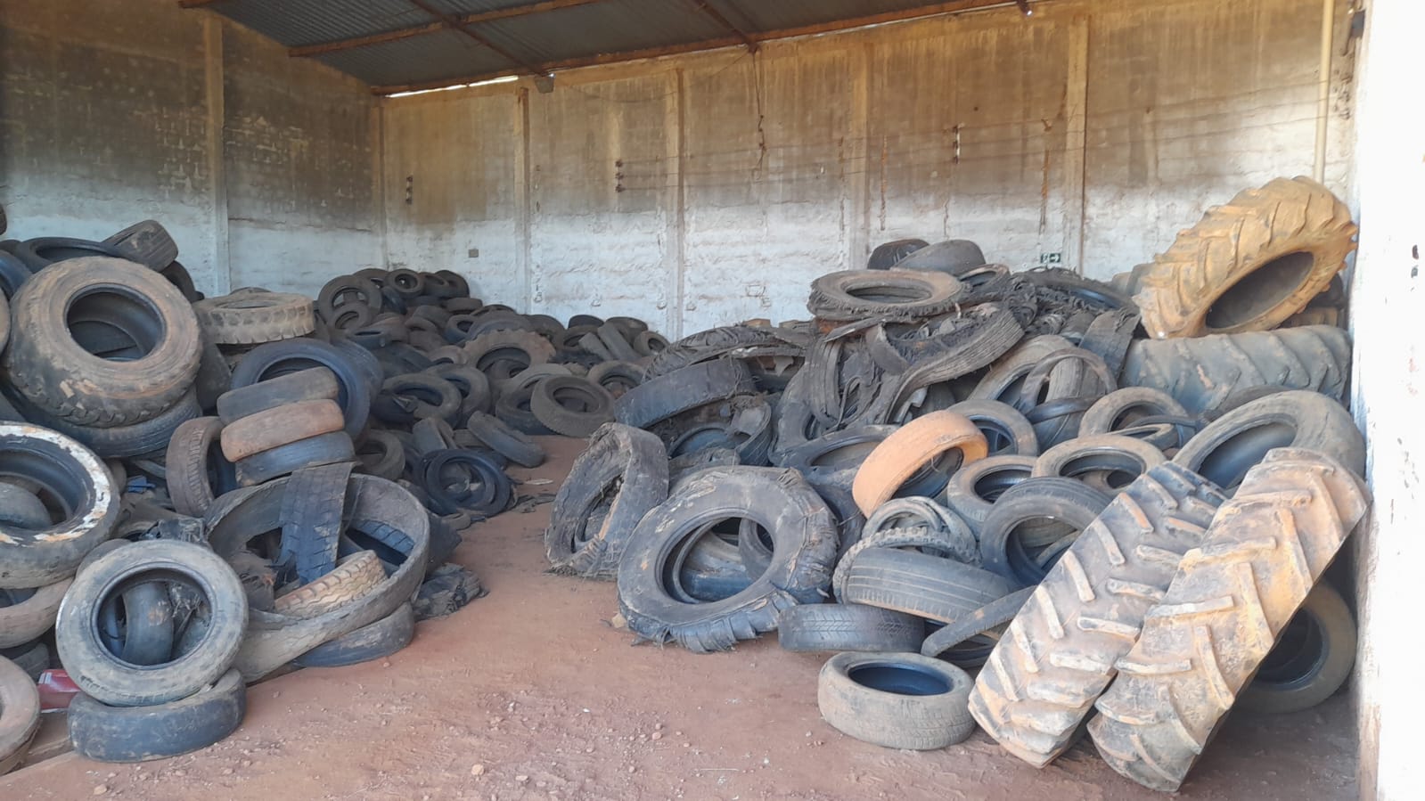 PNEUS LEVADOS PARA RECICLAGEM