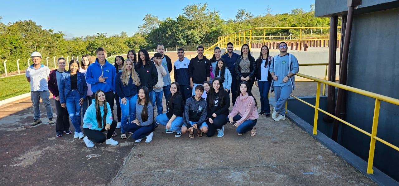ALUNOS DA ESCOLA NELSON SOARES VISITAM ESTAÇÃO DE TRATAMENTO DE ESGOTO
