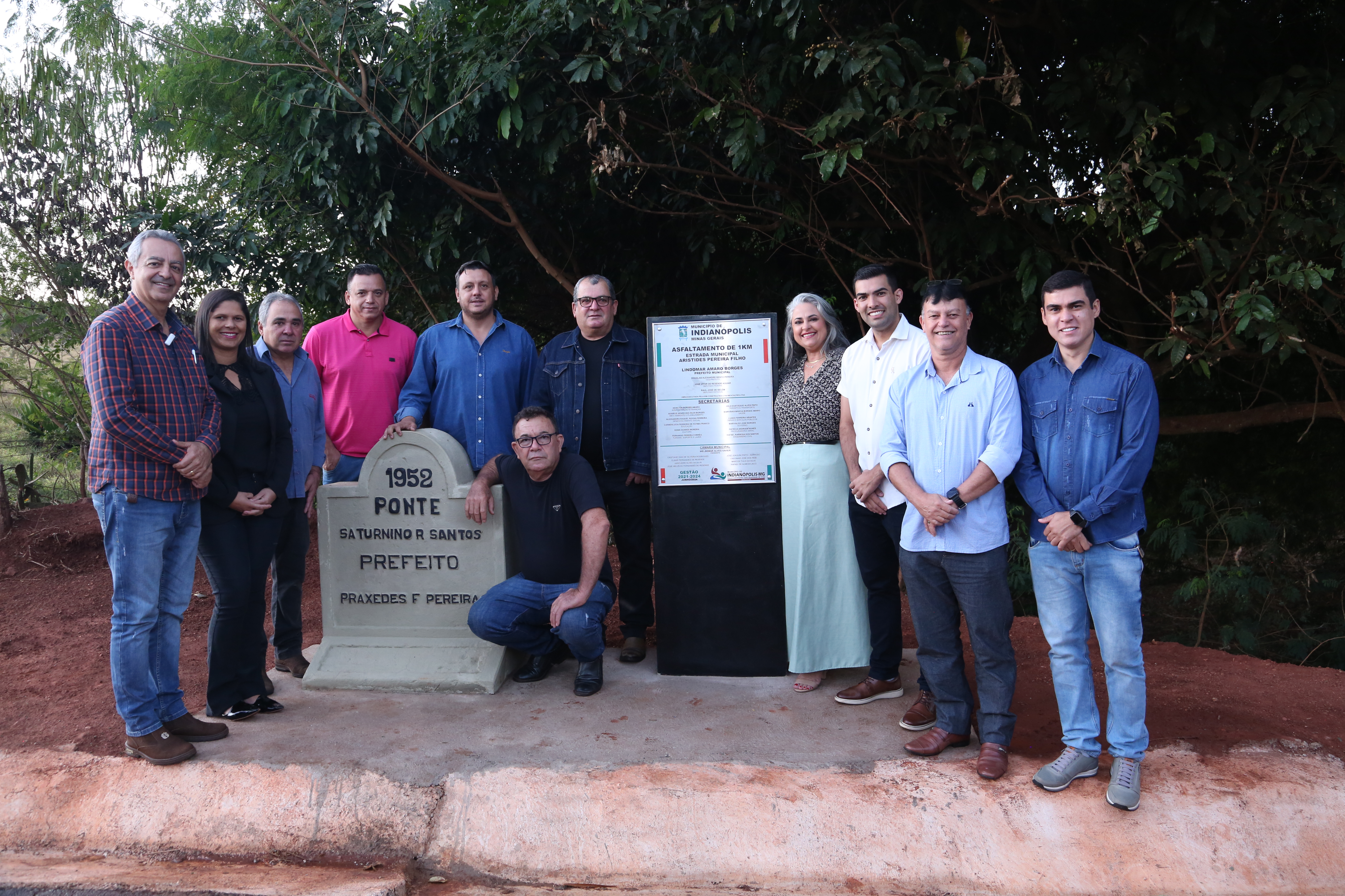INAUGURADA PRIMEIRA OBRA DE PAVIMENTAÇÃO EM ESTRADA RURAL DE INDIANÓPOLIS