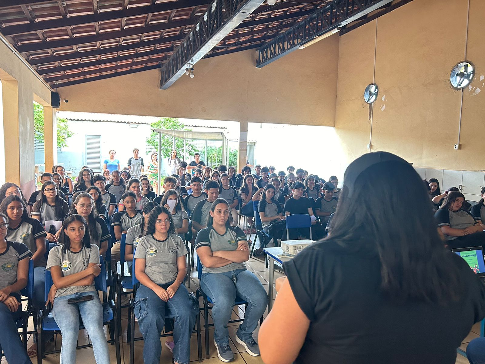 FEIRA DE PROFISSÕES NA ESCOLA NELSON SOARES