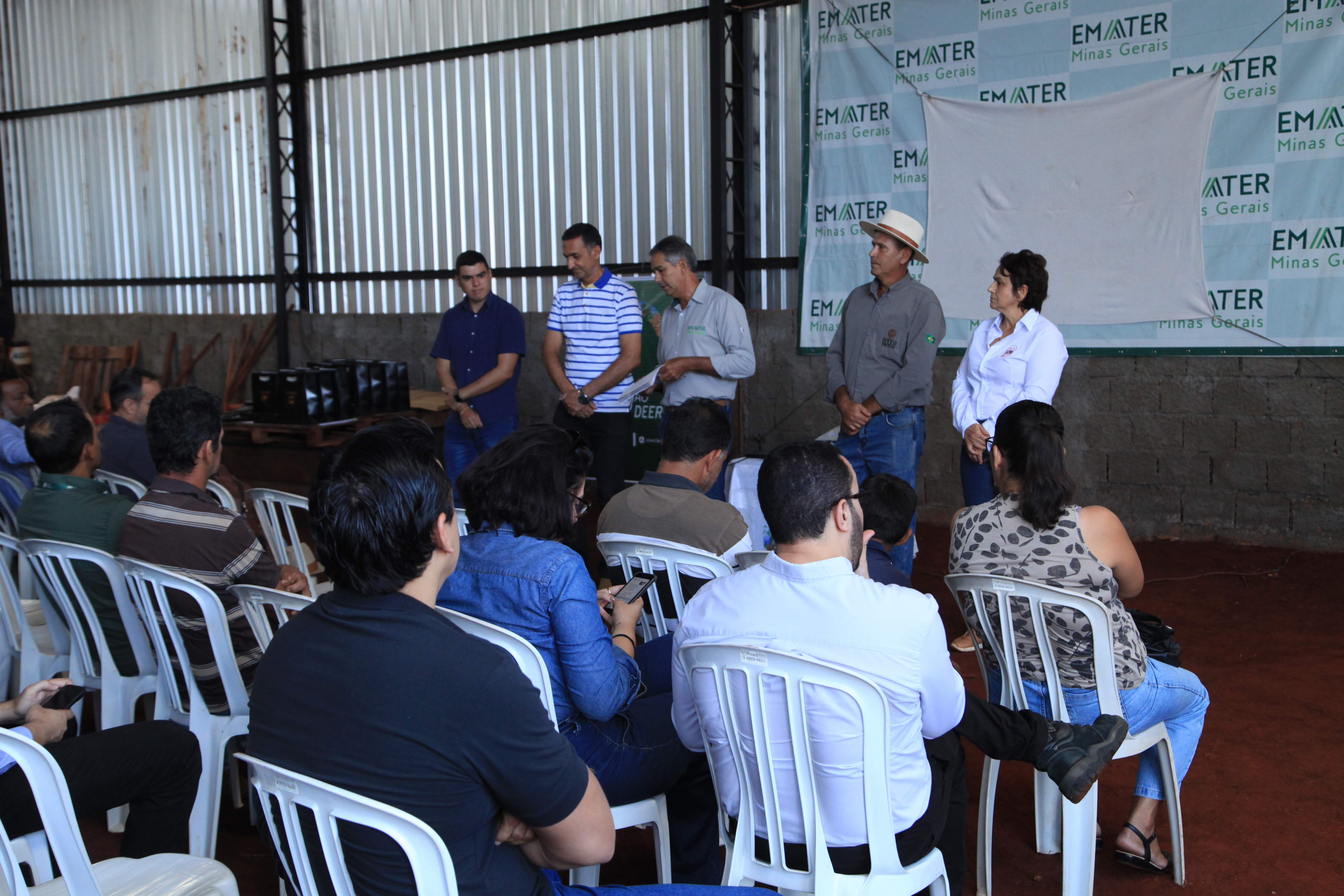 Dia de Campo da Emater sobre Cafeicultura é realizado em Indianópolis