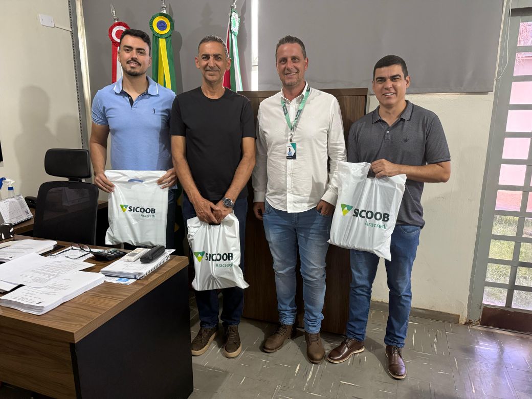 Gerente do Sicoob Aracredi Visita o Gabinete do Prefeito para Fortalecimento de Parcerias