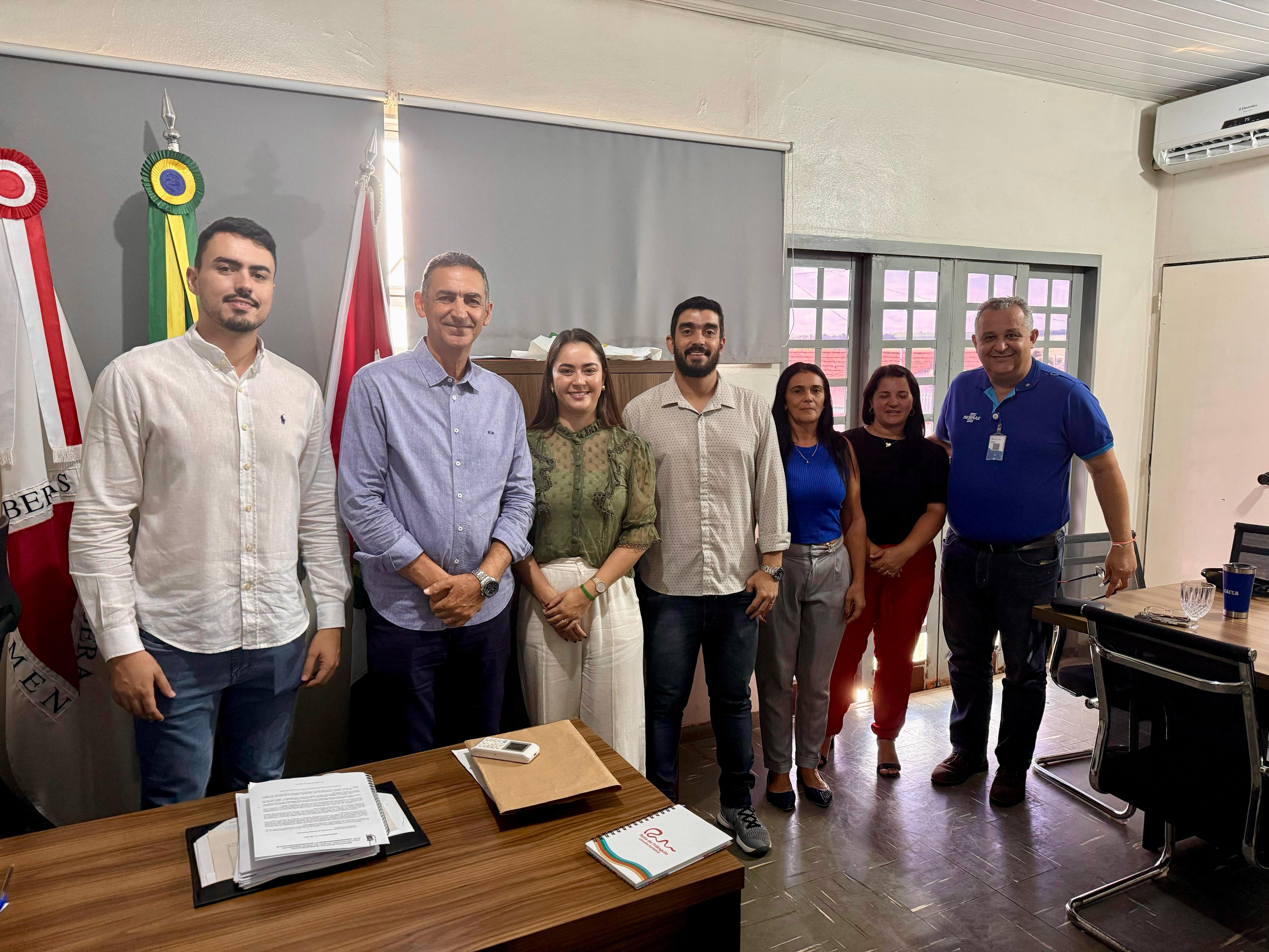 Prefeitura de Indianópolis e Sebrae discutem parcerias para desenvolvimento econômico, turismo e capacitação profissional